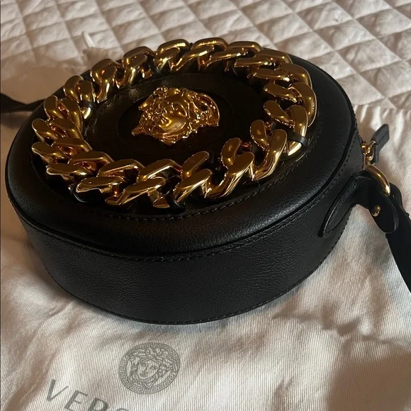 ✨Versace Black and Gold Shoulder Bag✨ - Picture 6 of 12